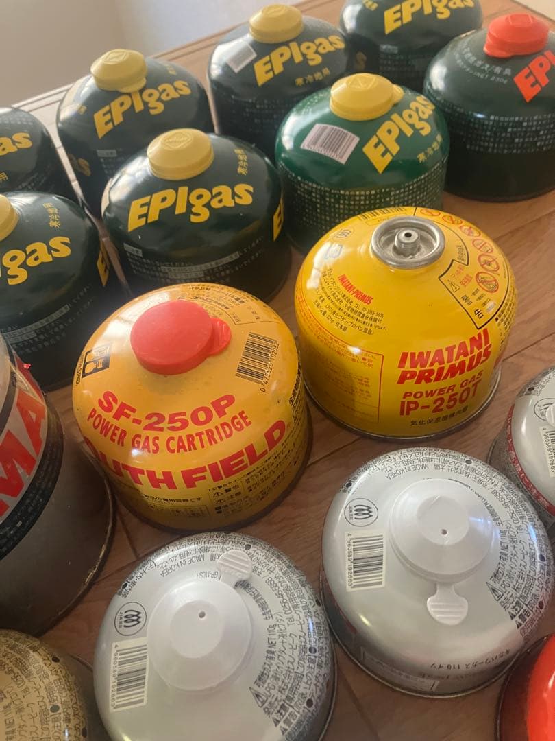 キャンピングガス缶　26缶　未使用など様々