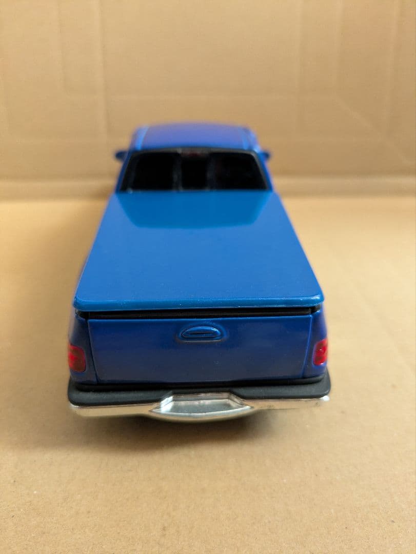 フォード F-150　フレアサイド・スーパーキャブ・ピックアップ　1/24