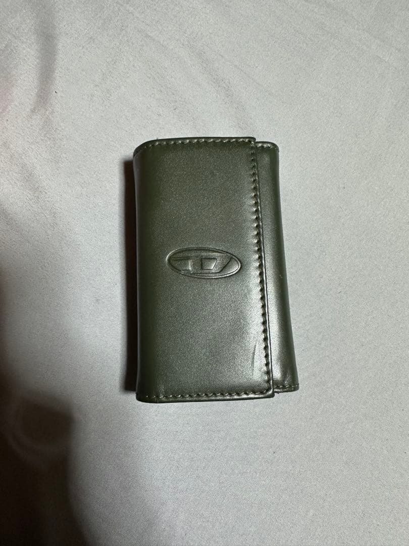美品 ディーゼル diesel キーケース 本革 Dロゴ 6連 カーキ
