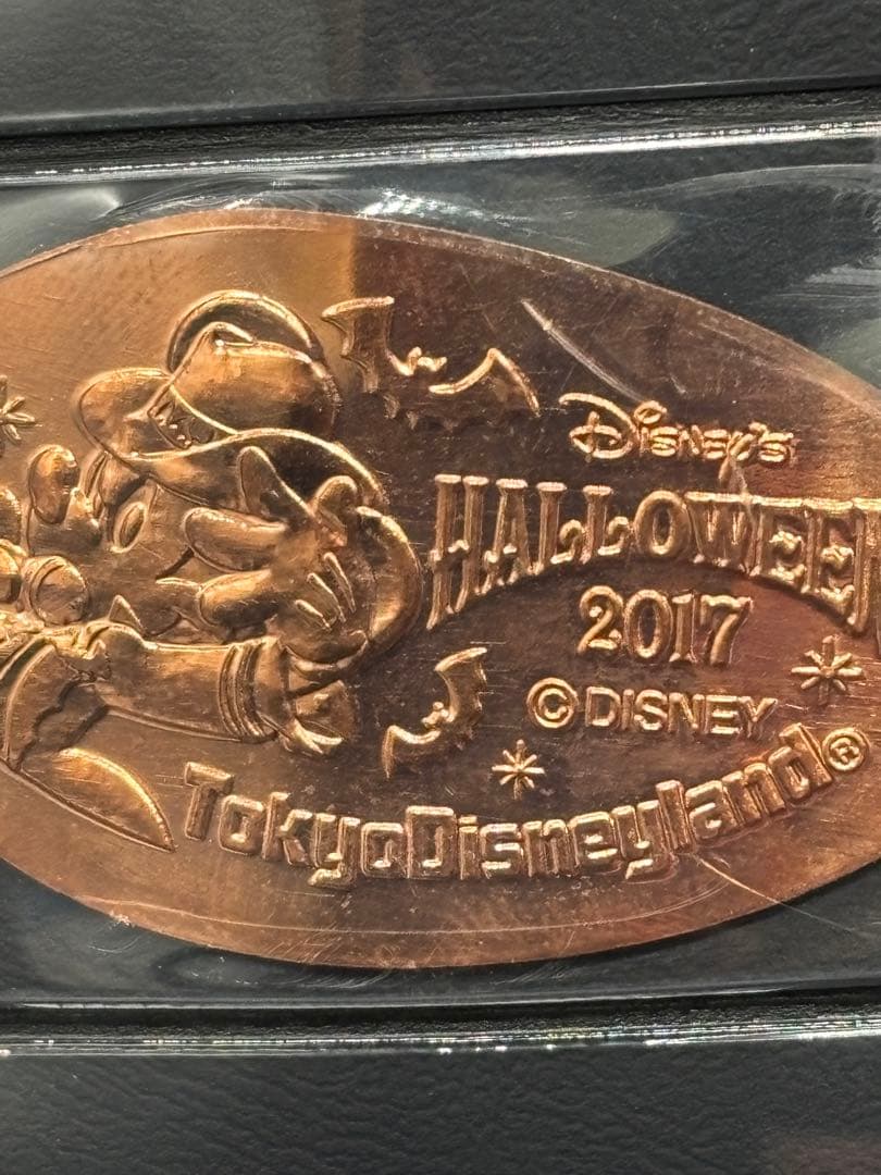 【2017東京ディズニー】ミッキーマウス メダリオン 収集コレクション ブック