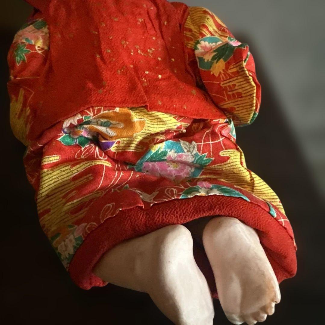 瞬間的お値下げ‼️ヴィンテージ　市松人形 赤と緑の花柄着物　幼子　かわいいあんよ