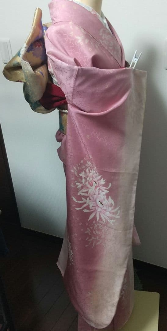 桜色の振袖 菊花紋様