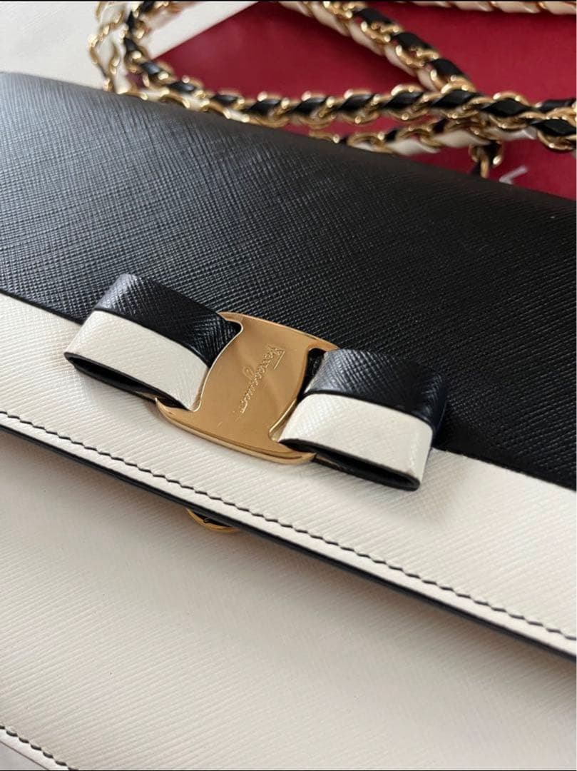 サルヴァトーレ フェラガモ ブラック ホワイト ショルダー リボン チェーン