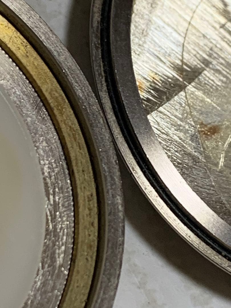 懐中時計　メープルリーフ5ドル製　クォーツタイプ重さ55g不動可能性強し