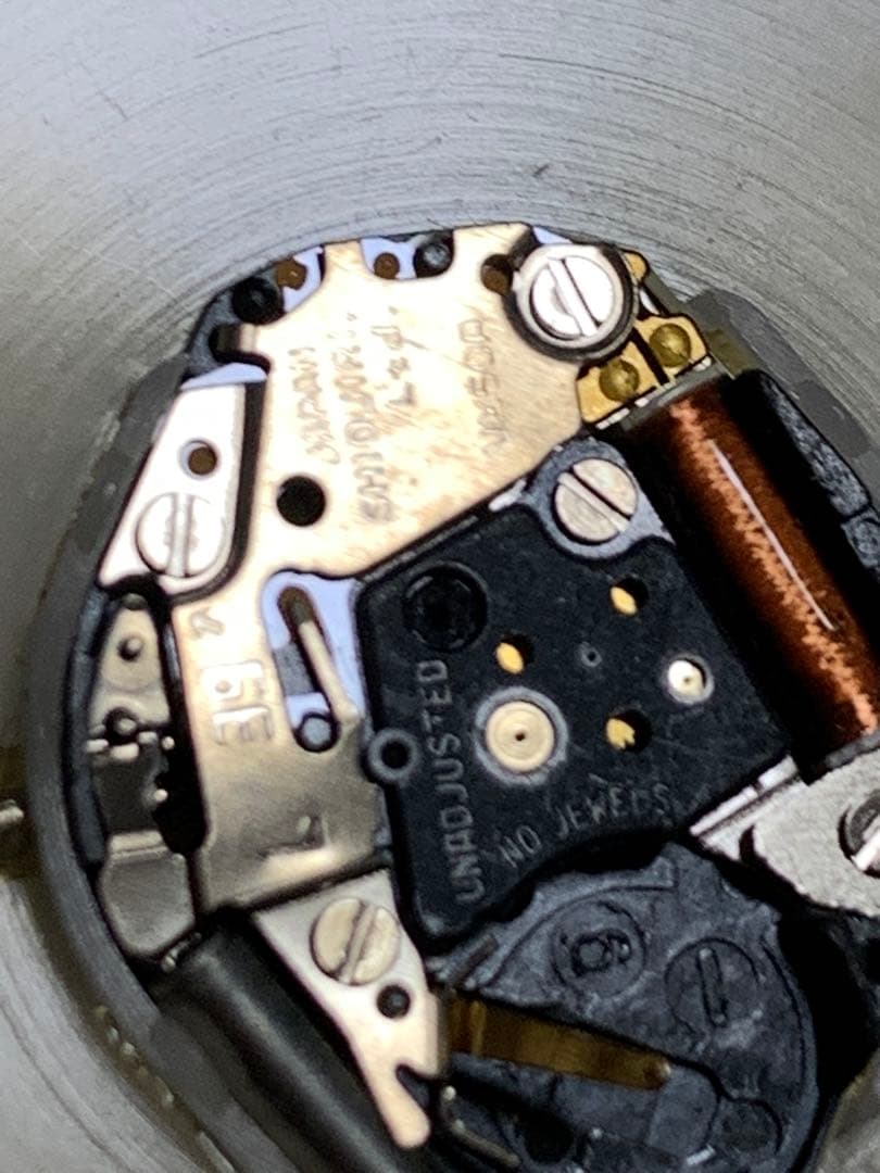 懐中時計　メープルリーフ5ドル製　クォーツタイプ重さ55g不動可能性強し