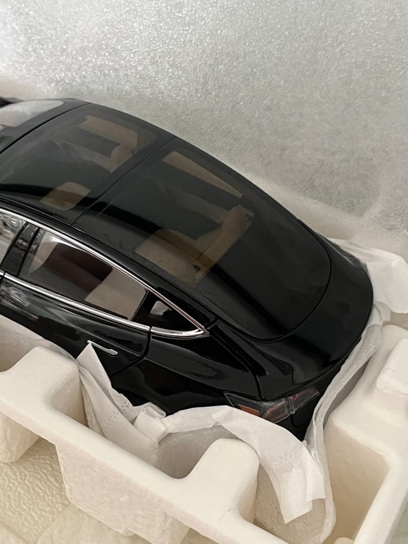 ミニカー　1/18 テスラ　モデル3 ブラック