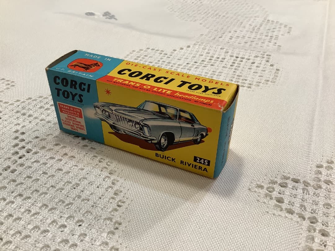 美品　コーギートイズ　BUICK RIVIERA ミニカー