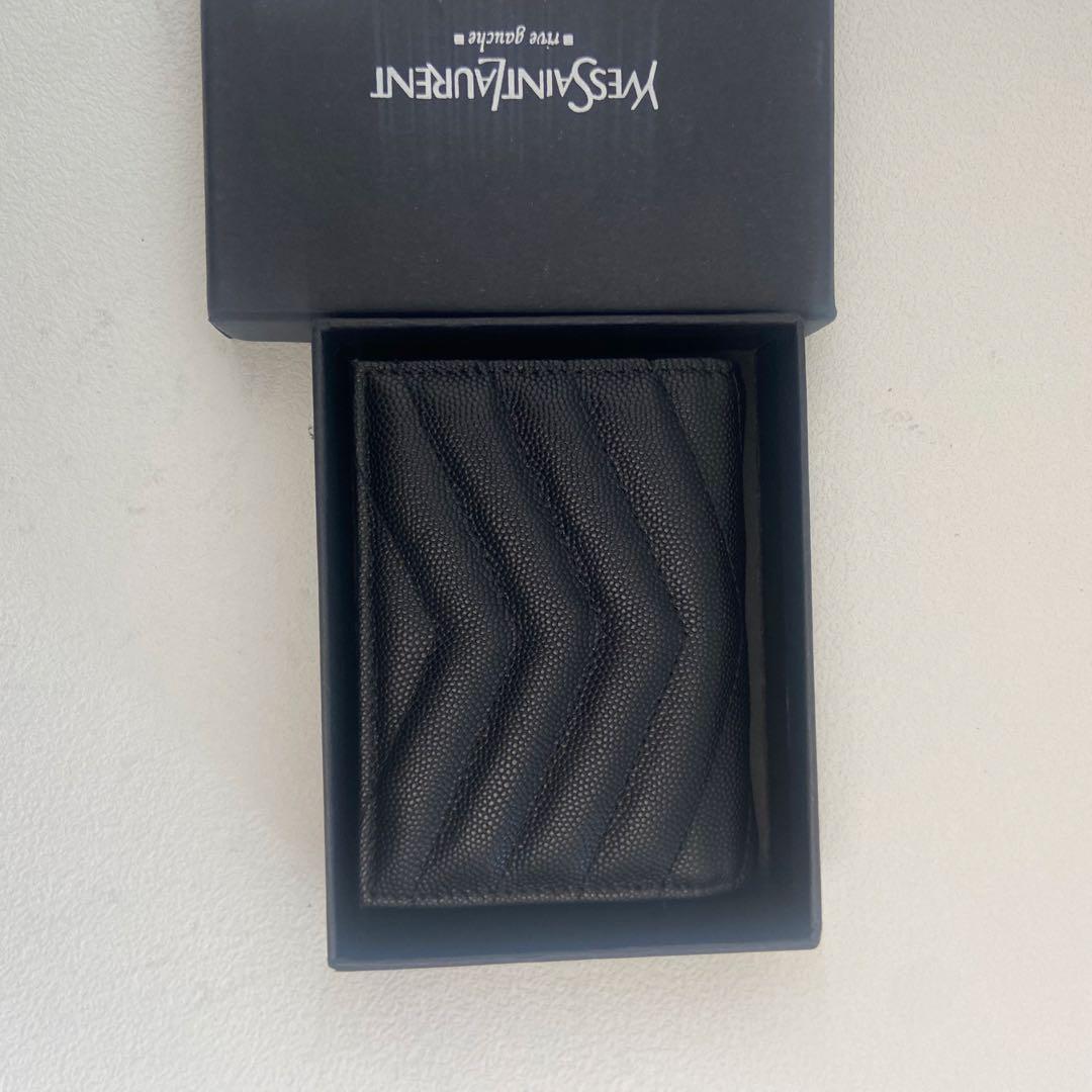 美品✨イヴ・サンローラン エンボス加工 ブラックレザー 折りたたみ財布サイフ