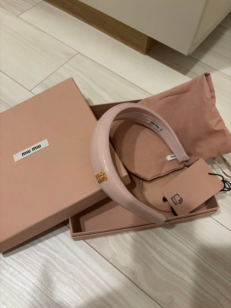 【最終値下げ】miumiu カチューシャ ピンク　ヘアバンド