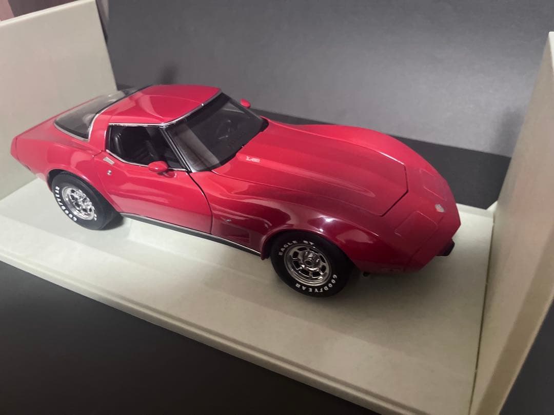 UT Models Chevrolet Corvette 1:18 コルベット