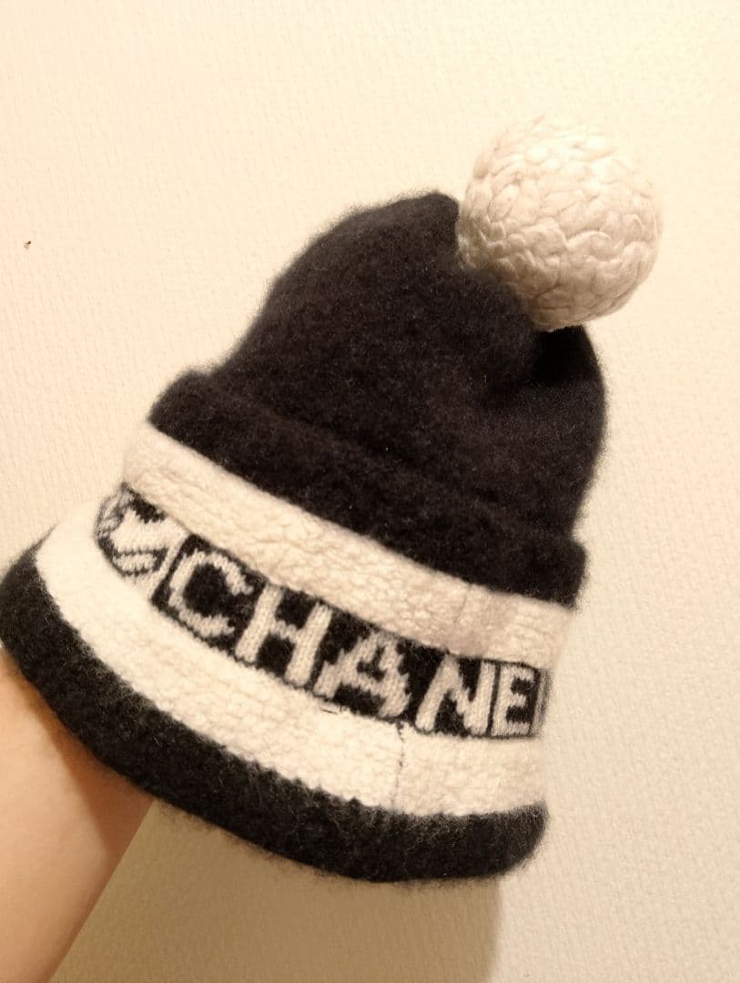 CHANEL ポンポン付きニット帽 値下げ