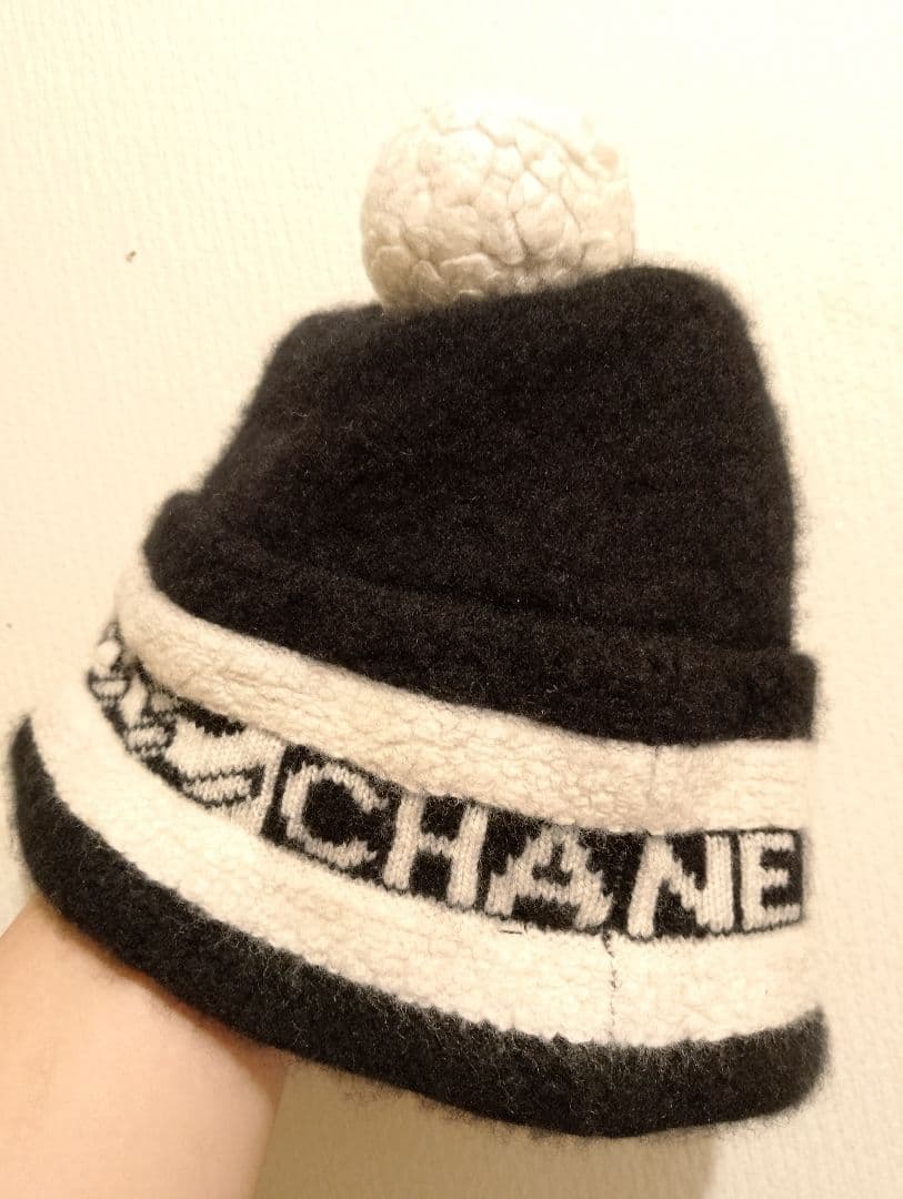 CHANEL ポンポン付きニット帽 値下げ