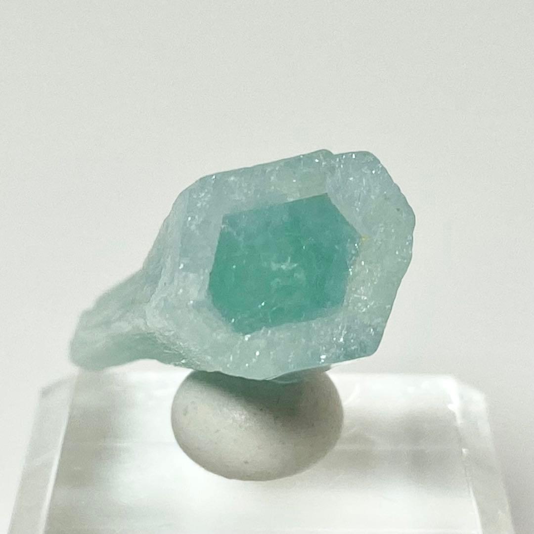 ベリル　アクアマリン　緑柱石　鉱物標本　原石　天然石　ストーン　エメラルドコア