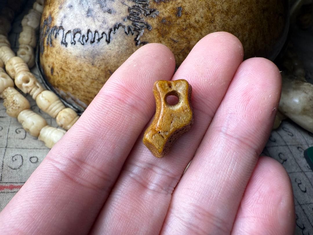 チベットアンティーク　カパーラ　骨片　呪物