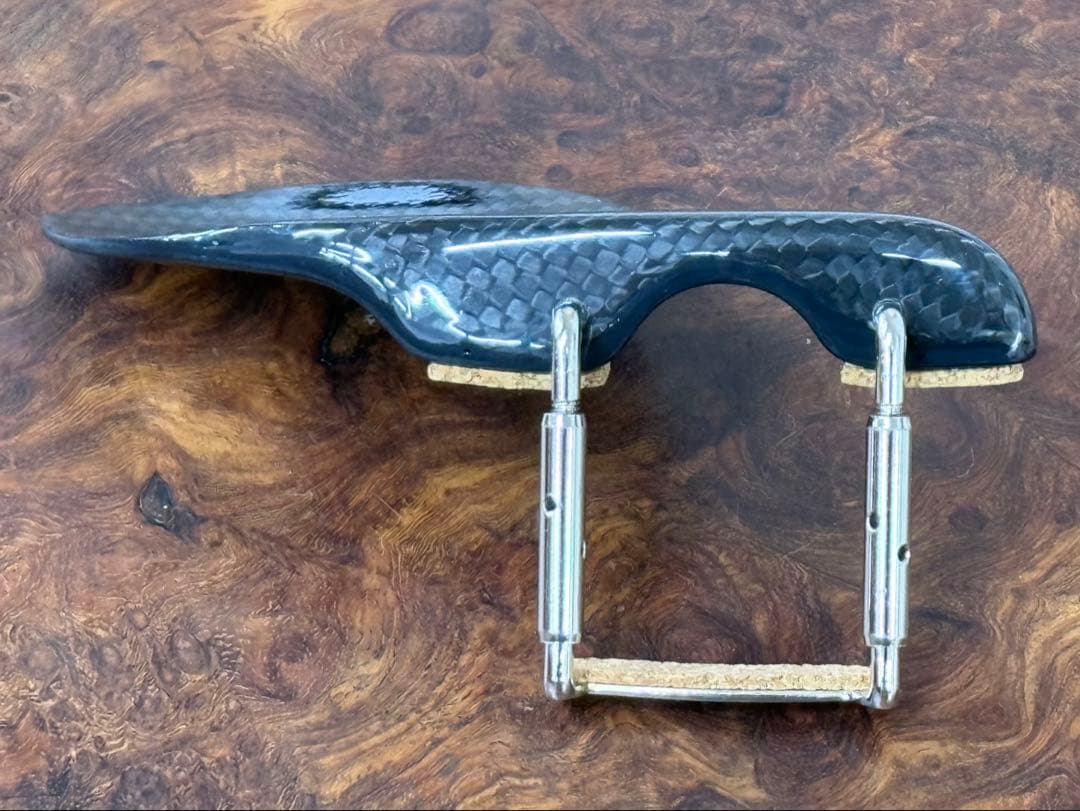 【新品】Herdim バイオリン用カーボン製あご当て #339831