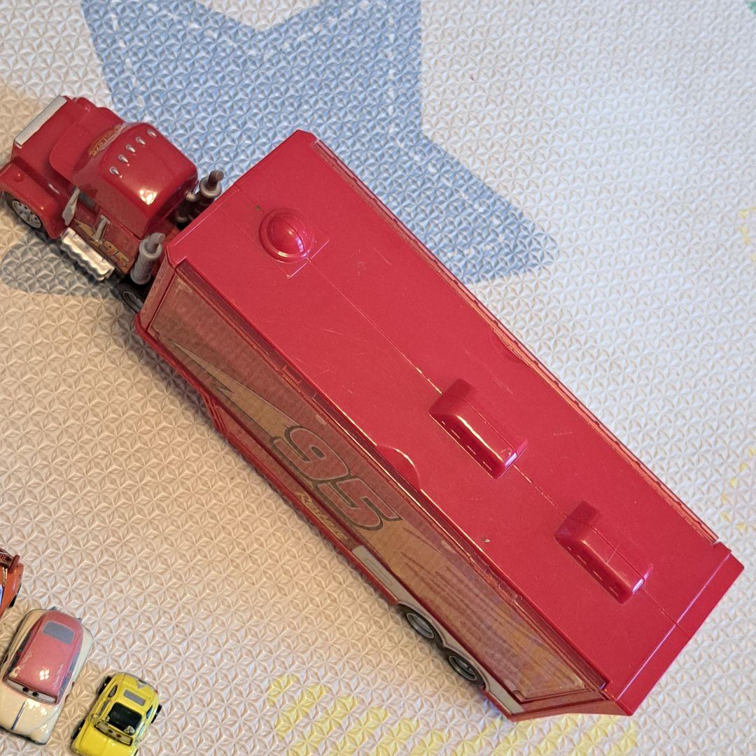 ミニミニカーズ　ライトニング・マックィーン トレーラーセット　ミニカー10台