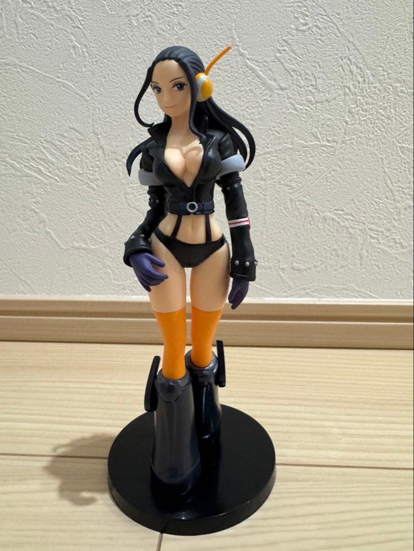 ONEPIECEフィギュア ルフィ エース ゾロ ナミ ロビン シャンク サボ