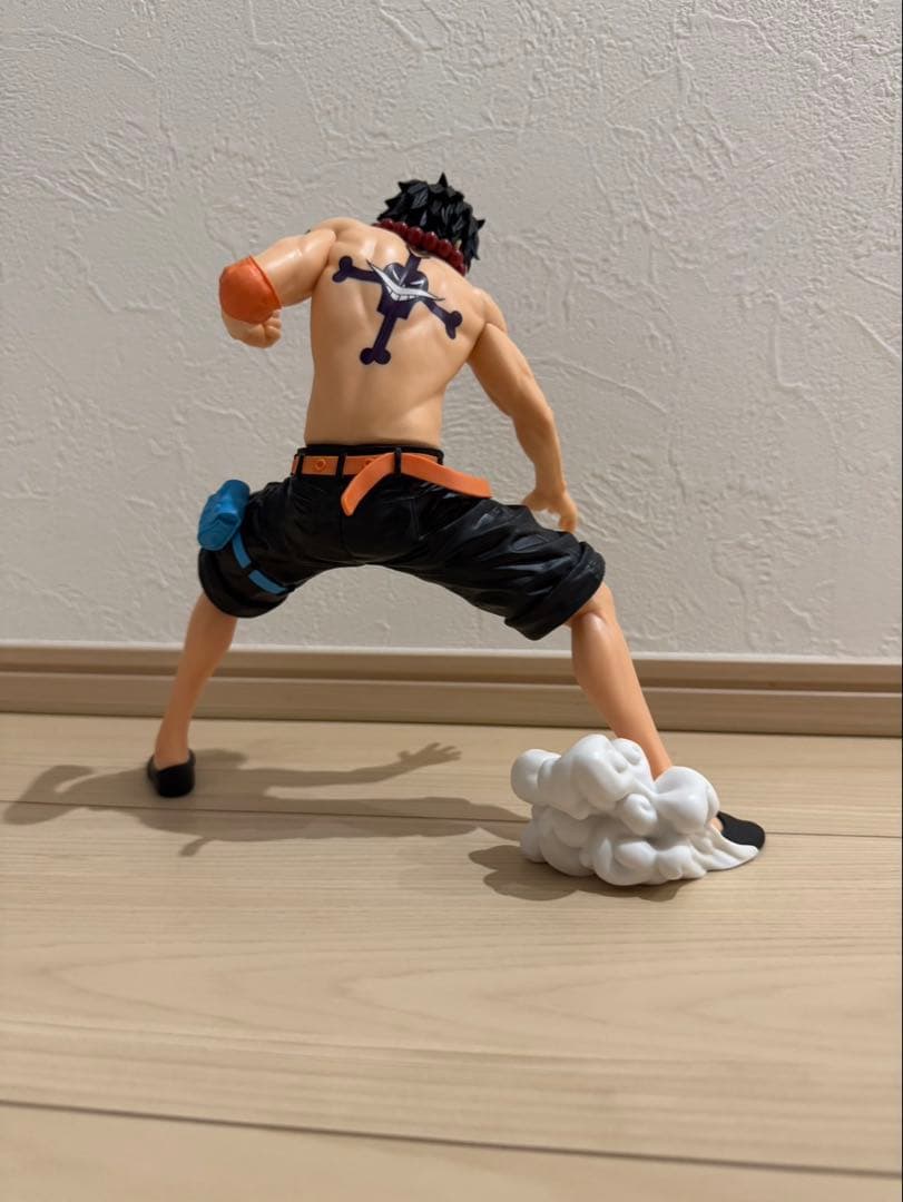 ONEPIECEフィギュア ルフィ エース ゾロ ナミ ロビン シャンク サボ