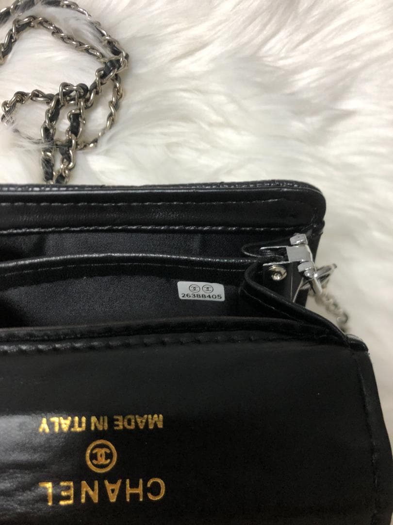 ブラック　キルティングスマホショルダーバッグ　おしゃれ　バッグ　女性　女性