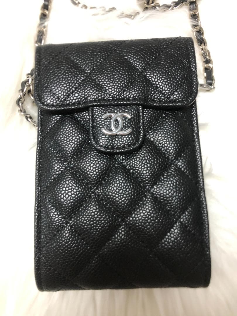 ブラック　キルティングスマホショルダーバッグ　おしゃれ　バッグ　女性　女性