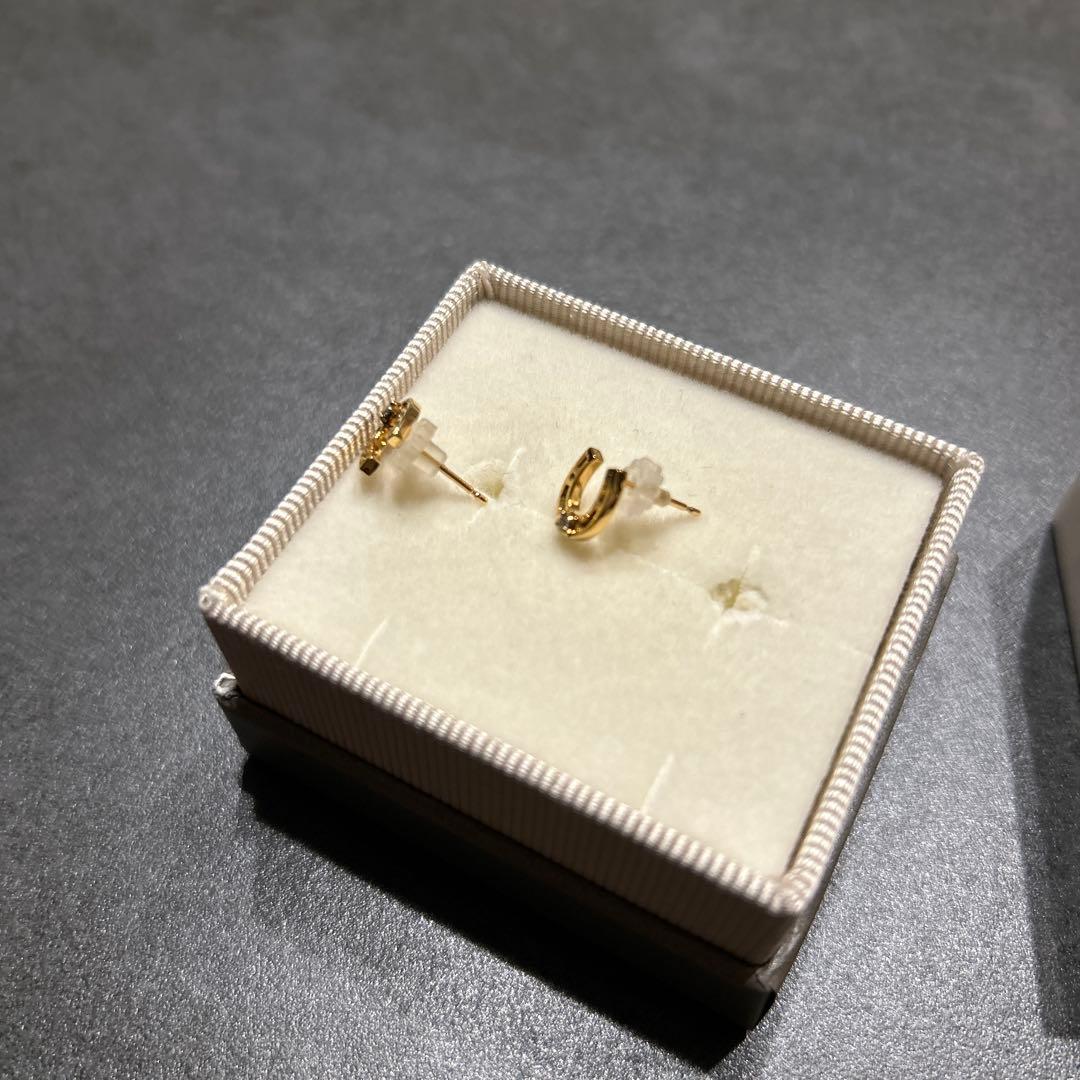 人気　ete ホースシューゴールドピアス　ダイヤモンド　両耳　馬蹄