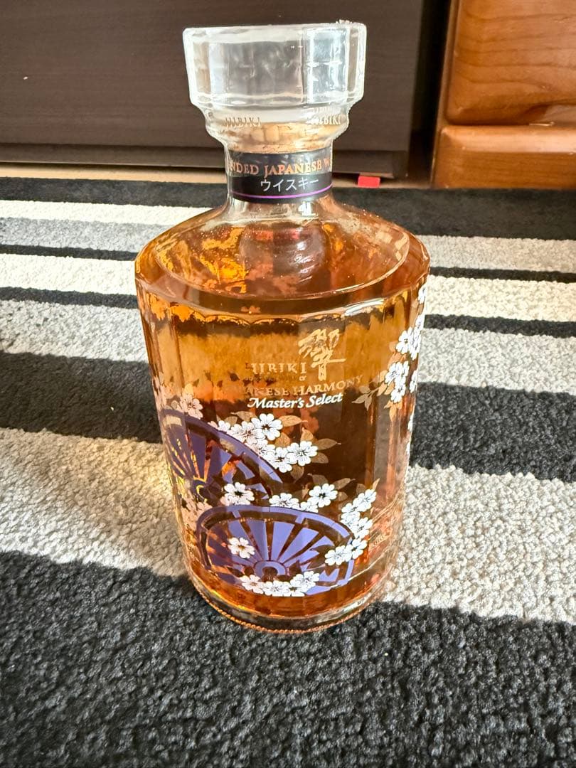 Hibiki Japanese Harmony ウイスキー 箱入り