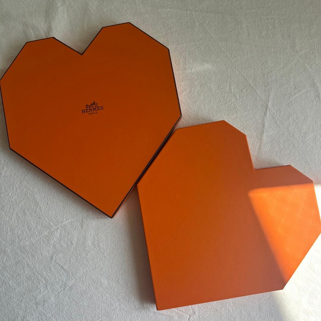 【激レア】HERMÈS オレンジ ハート型ギフト箱