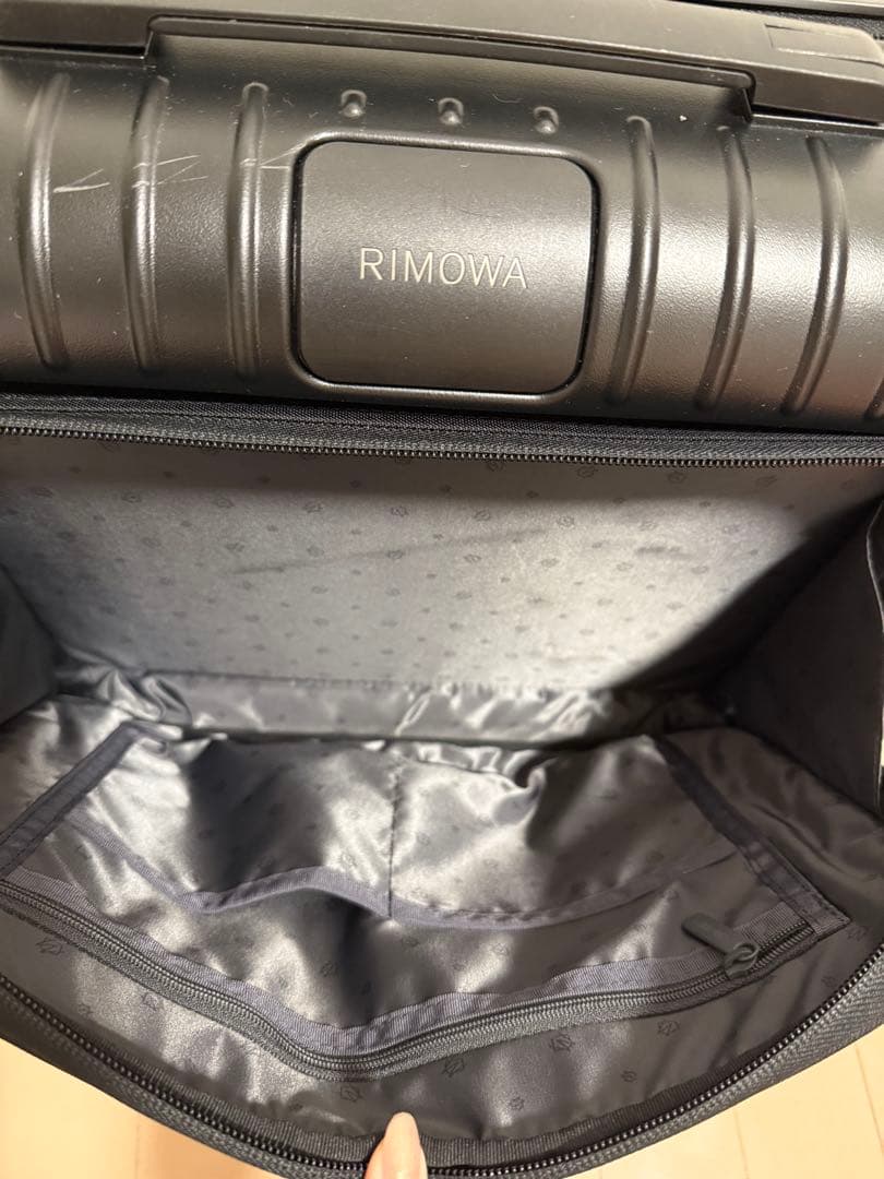 RIMOWA ESSENTIAL SLEEVE ブラック コンパクト