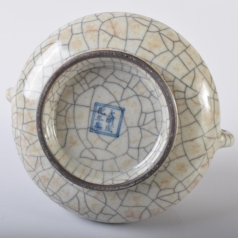 中国　大明成化年製　哥窯　白磁　金糸鉄線　氷裂文　双耳香炉　M　7991E