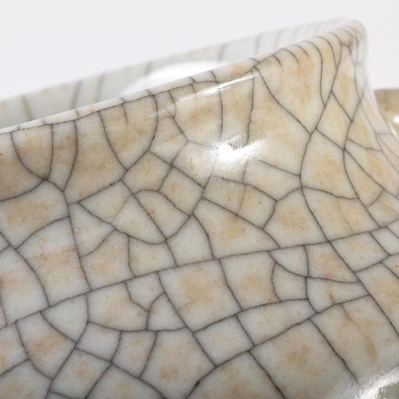 中国　大明成化年製　哥窯　白磁　金糸鉄線　氷裂文　双耳香炉　M　7991E