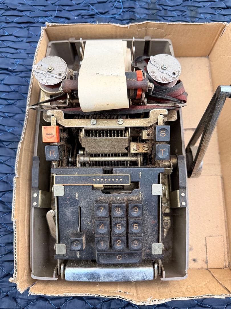 アンティーク計算機付きタイプライター