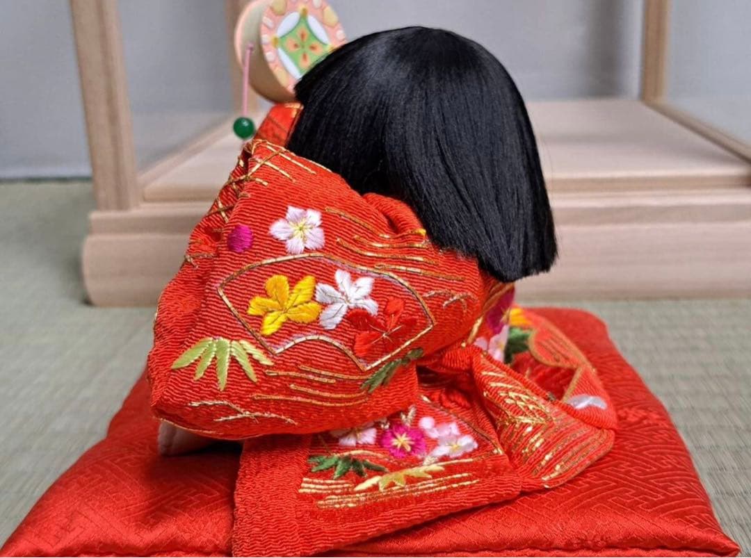 有識御人形司 十二世 伊東久重 作 木彫 御所人形「童子(でんでん太鼓)」共箱