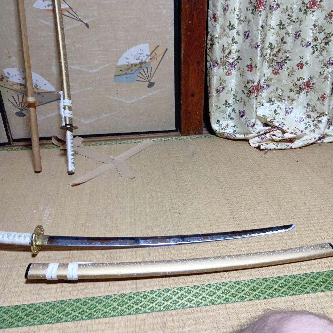 模造刀の太刀と小太刀と木刀の三本セット
