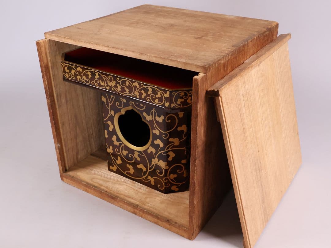 唐草蒔絵 三宝 高25.5cm 木製 朱塗 三宝台 金蒔絵 仏具【MA685】