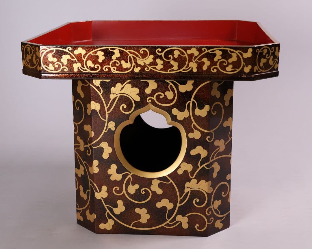 唐草蒔絵 三宝 高25.5cm 木製 朱塗 三宝台 金蒔絵 仏具【MA685】