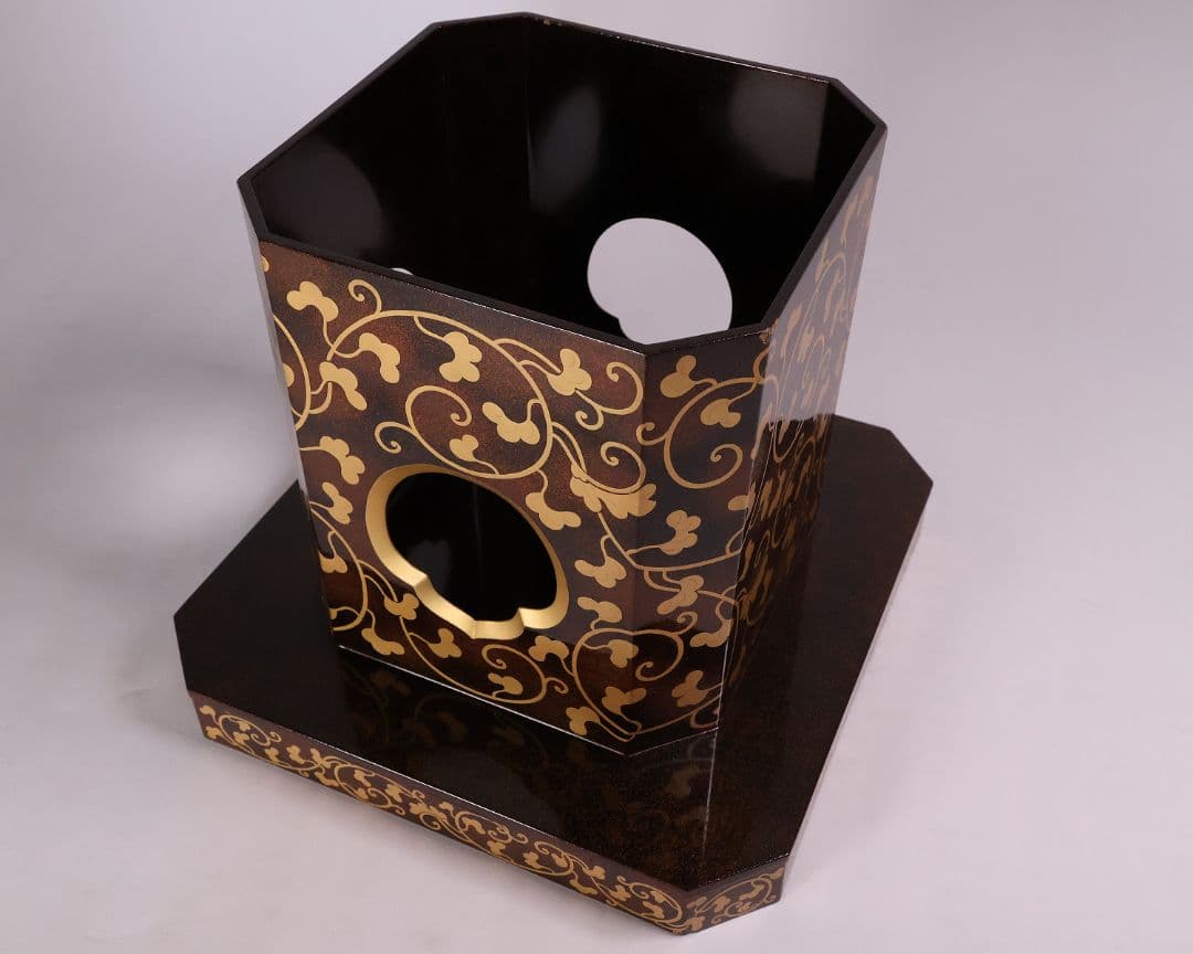 唐草蒔絵 三宝 高25.5cm 木製 朱塗 三宝台 金蒔絵 仏具【MA685】