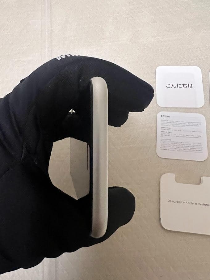 【極美品】Apple iPhone SE (第2世代) ホワイト 本体