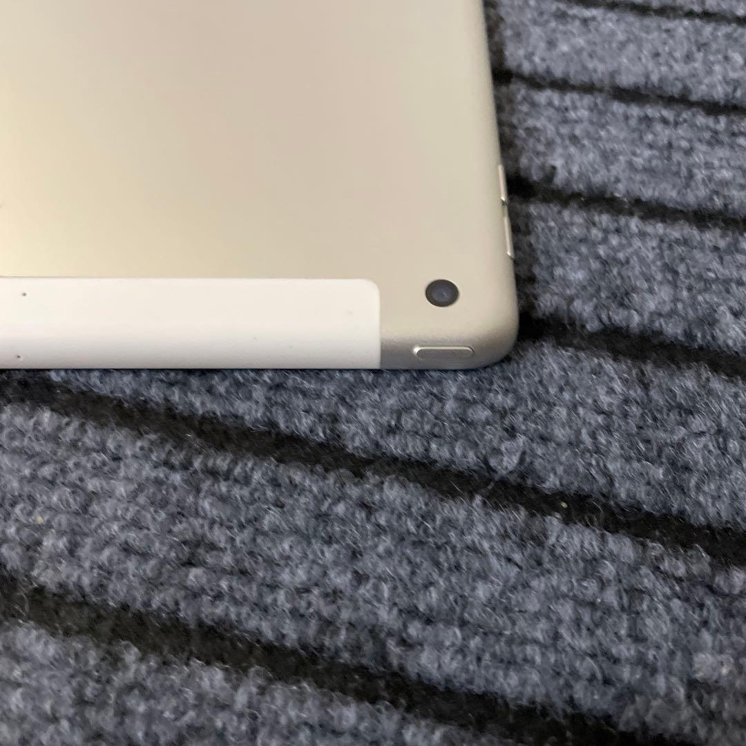 137 iPad 8世代 32GB SIMフリー シルバー