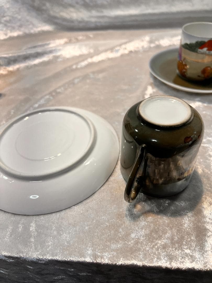 カップ＆ソーサー2個とミルクポットのセット 手描き　オランダの風景　刻印なし