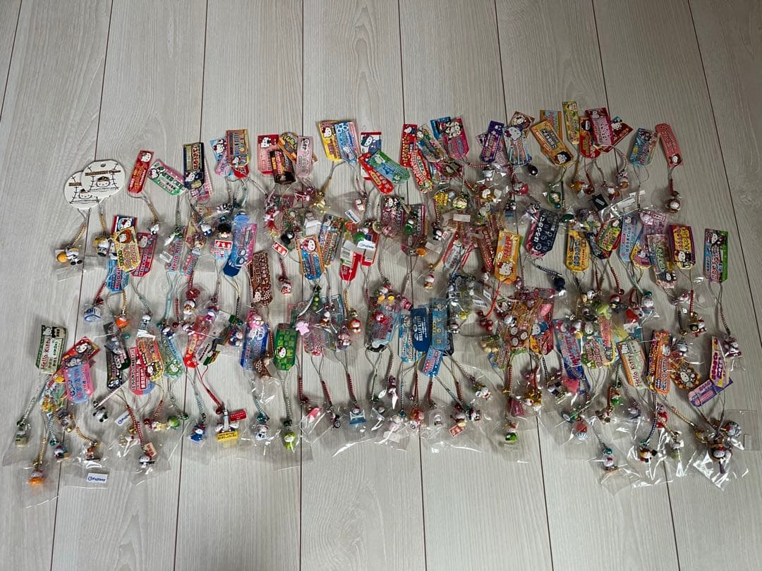 【未使用】ハローキティ☆ストラップ　根付け　まとめ売り　124個