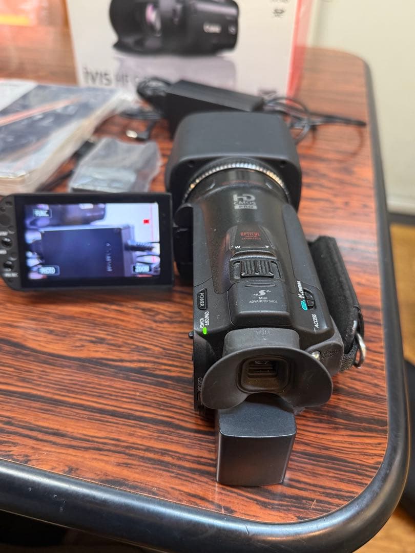 ビデオカメラ Canon iVIS HF G20