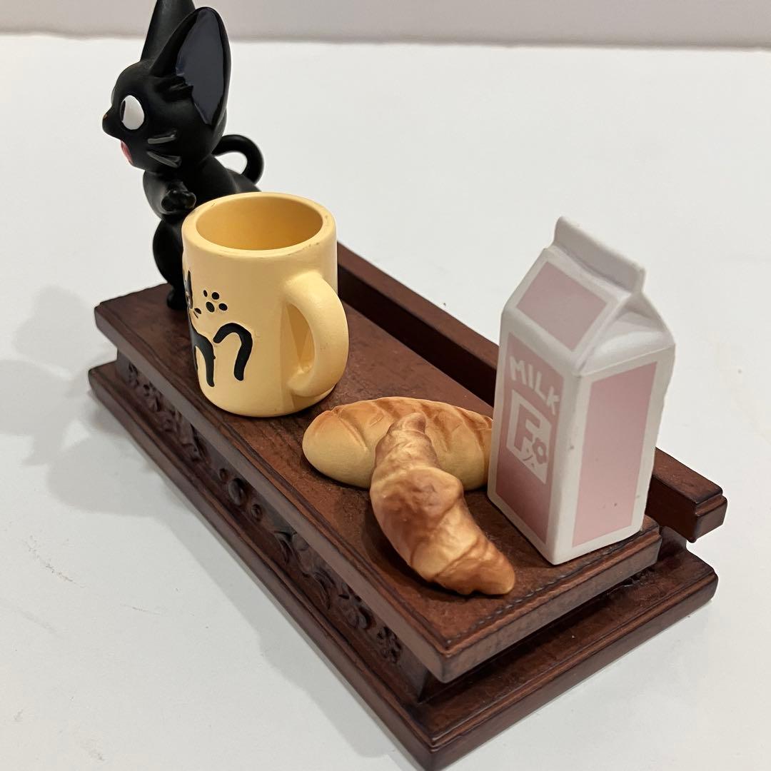 スタジオジブリ 魔女の宅急便 カレンダー 2018 コリコの街でお買い物　ジジ