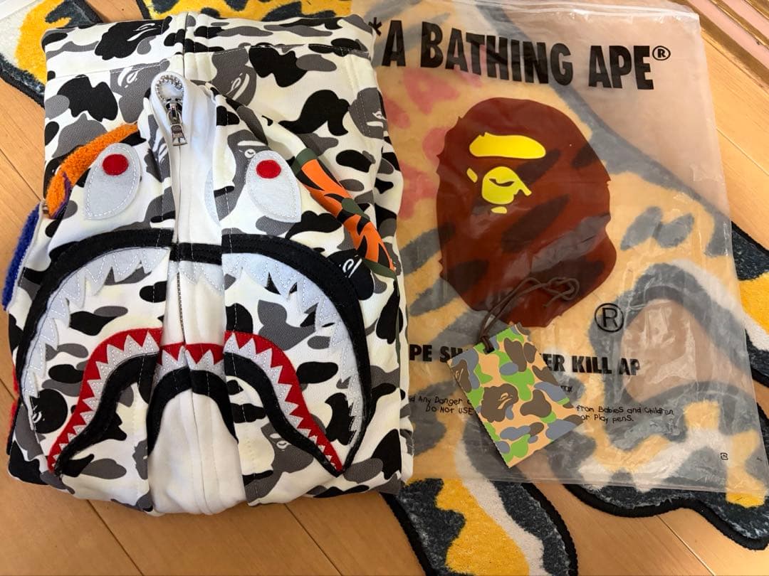 komomoA Bathing Ape シャークパーカー　蓄光白黒Lサイズ