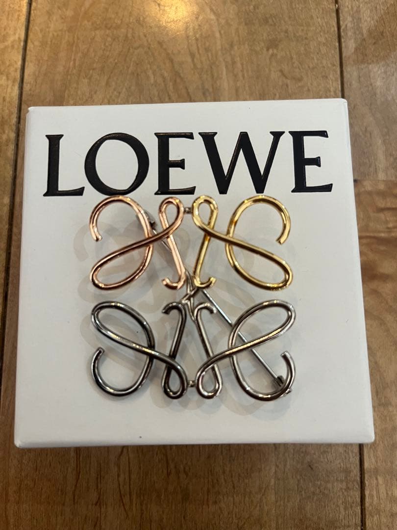 ロエベ　アナグラム　ブローチ　マルチカラー　美品