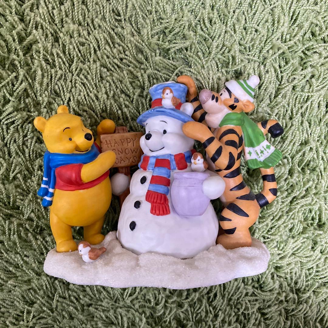 Disney Storeくまのプーさん 雪だるま 陶器　フィギュア