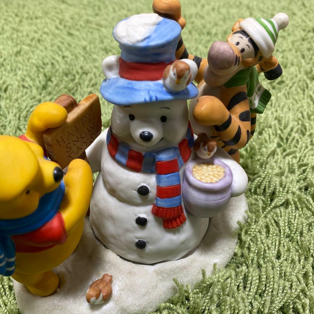 Disney Storeくまのプーさん 雪だるま 陶器　フィギュア