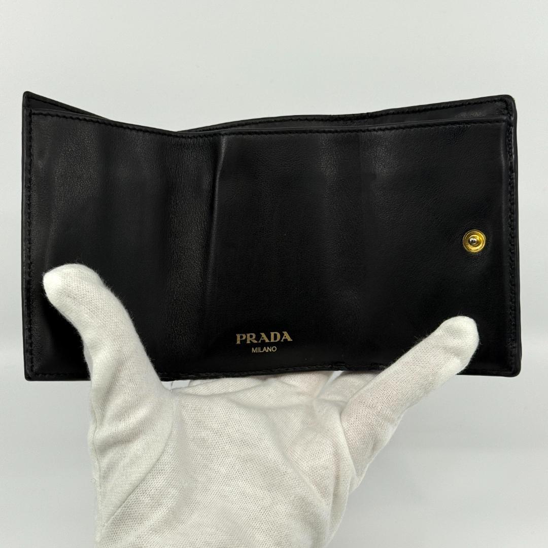 美品 PRADA ブラック 三つ折り財布 プラダ