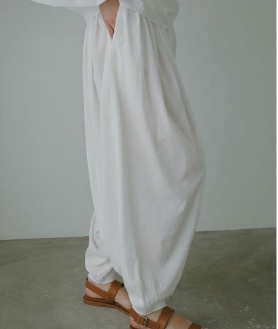 ETRE TOKYO エトレトウキョウ ウエストギャザーバルーンカットパンツ