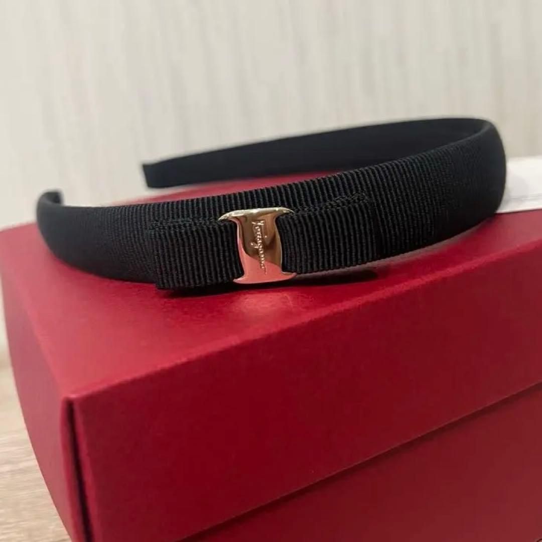 新品★Salvatore Ferragamo ブラック　シルバー　カチューシャ