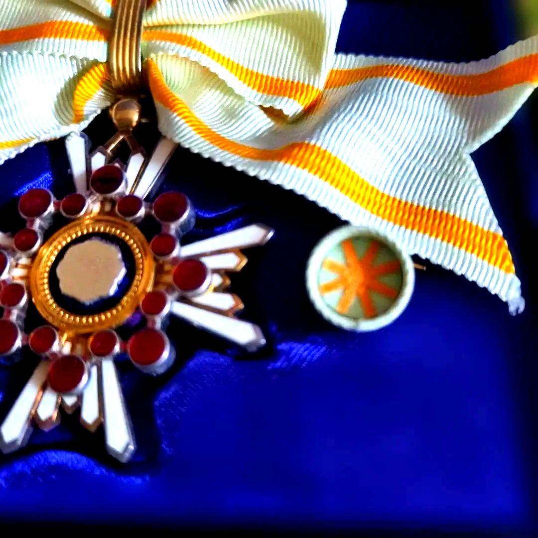 【美品・希少】勲五等瑞宝章 リボン婦人用 塗共箱・略綬付き